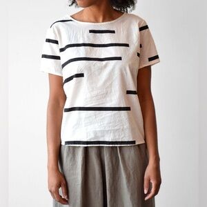 UZI NYC Cream Broken Stripe Tee Shirt Small